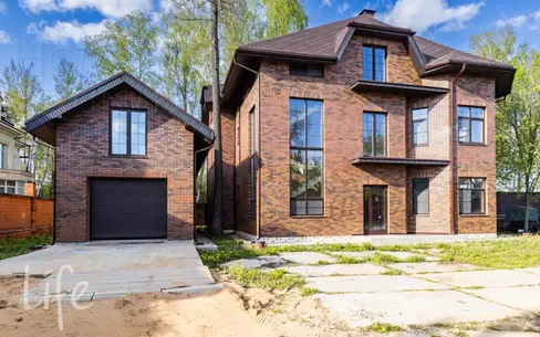 3-этажный коттедж 600 м² без отделки