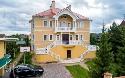 3-этажный коттедж 750 м² с отделкой