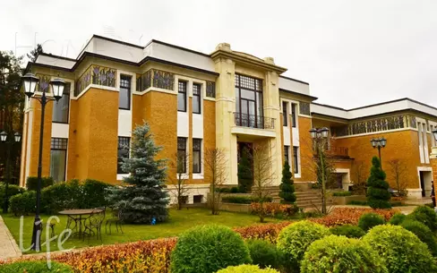 2-этажный коттедж 1 372 м² с отделкой