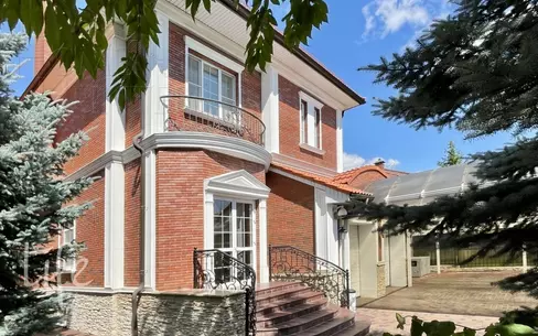 2-этажный коттедж 560 м² с отделкой