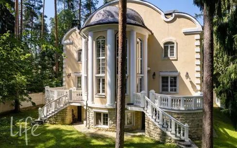 2-этажный коттедж 650 м² с отделкой