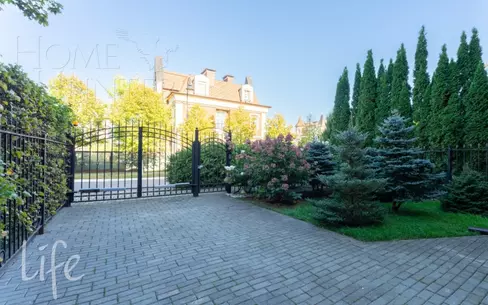 3-этажный таунхаус 293 м² с отделкой