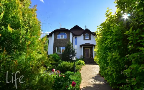 2-этажный коттедж 350 м² с отделкой