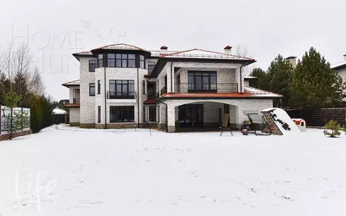 2-этажный коттедж 1 000 м² с отделкой