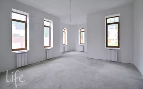 3-этажный коттедж 1 900 м² без отделки