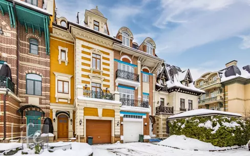 4-этажный таунхаус 395 м² без отделки