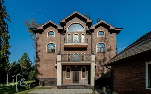 2-этажный коттедж 450 м² с отделкой