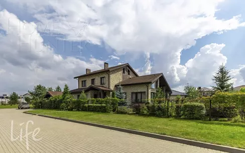 2-этажный коттедж 300 м² с отделкой