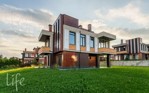 3-этажный коттедж 280 м² с отделкой