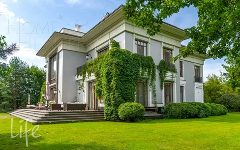 3-этажный коттедж 1 315 м² с отделкой