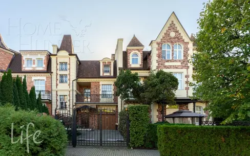 3-этажный таунхаус 293 м² с отделкой