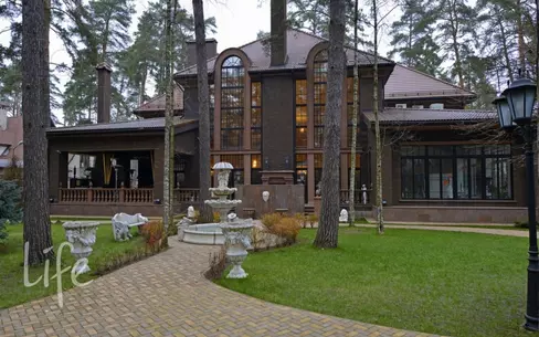 2-этажный коттедж 1 400 м² с отделкой