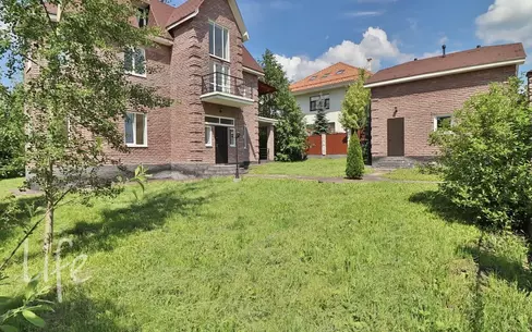 3-этажный коттедж 372 м² с отделкой