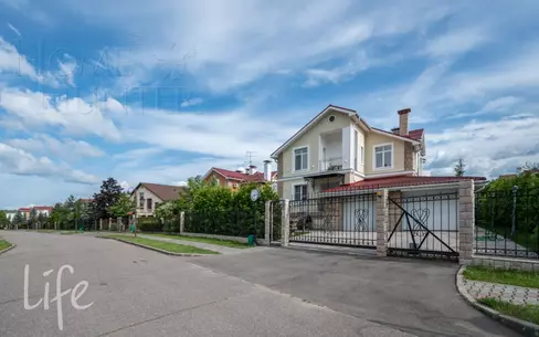 2-этажный коттедж 250 м² с отделкой