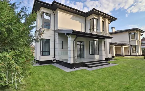 2-этажный коттедж 240 м² с отделкой