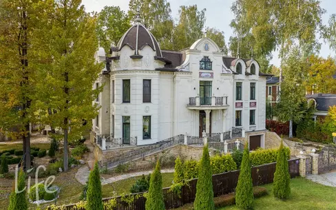 2-этажный коттедж 1 100 м² с отделкой