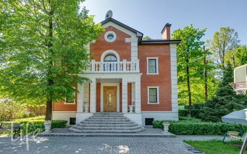 3-этажный коттедж 770 м² с отделкой