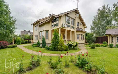 2-этажный коттедж 250 м² с отделкой