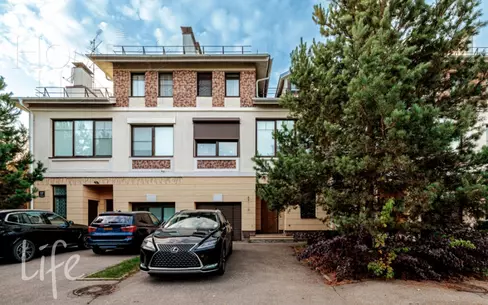 3-этажный таунхаус 230 м² с отделкой