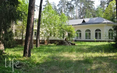 2-этажный коттедж 1 350 м² без отделки