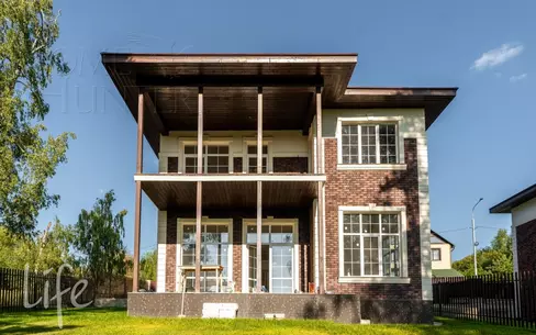 2-этажный коттедж 240 м² с отделкой