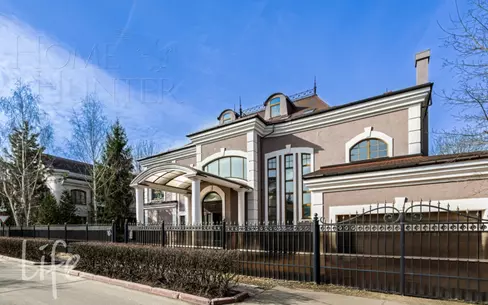 2-этажный коттедж 1 000 м² с отделкой