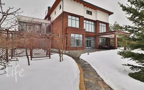 3-этажный коттедж 900 м² с отделкой