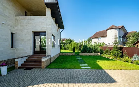 2-этажный коттедж 328 м² с отделкой