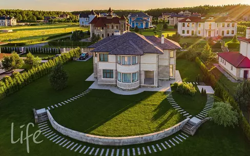 2-этажный коттедж 438 м² с отделкой