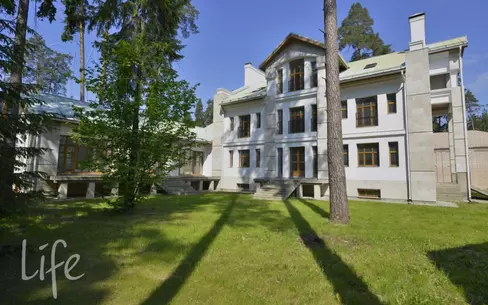 2-этажный коттедж 1 200 м² без отделки