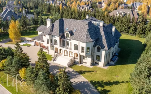 2-этажный коттедж 2 800 м² без отделки