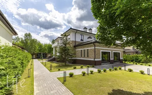 2-этажный коттедж 560 м² без отделки