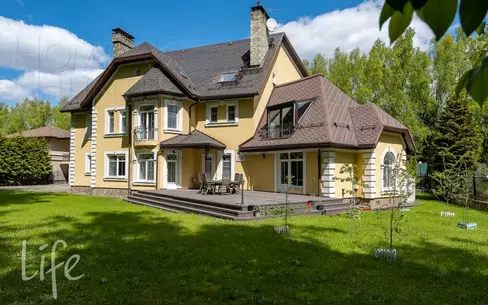 3-этажный коттедж 700 м² с отделкой