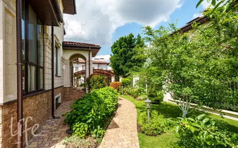 2-этажный коттедж 355 м² с отделкой