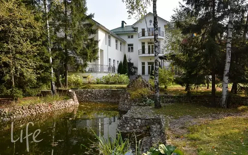 2-этажный коттедж 1 300 м² с отделкой