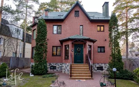 3-этажный коттедж 450 м² с отделкой