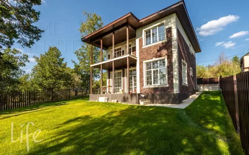 2-этажный коттедж 240 м² с отделкой