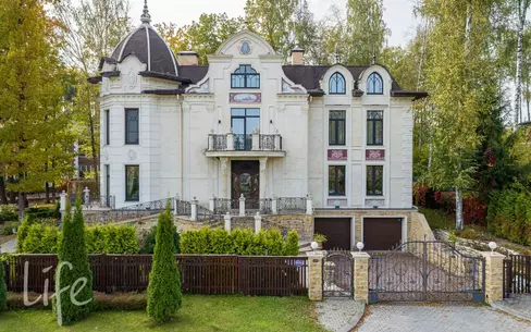 2-этажный коттедж 1 100 м² с отделкой