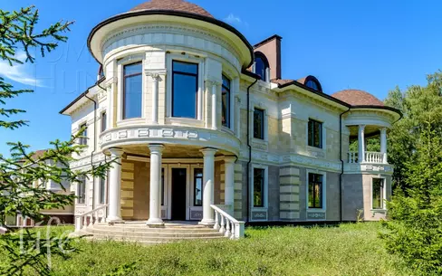 2-этажный коттедж 858 м² без отделки