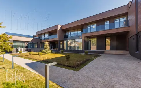 2-этажный коттедж 1 300 м² без отделки