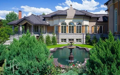 2-этажный коттедж 1 700 м² с отделкой