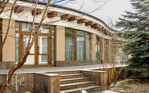 2-этажный коттедж 1 000 м² с отделкой