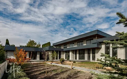 2-этажный коттедж 917.3 м² без отделки