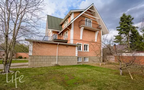 3-этажный коттедж 780 м² с отделкой