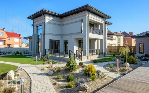 2-этажный коттедж 350 м² с отделкой