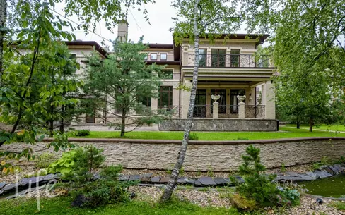 2-этажный коттедж 1 000 м² с отделкой