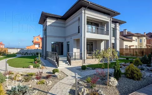 2-этажный коттедж 350 м² с отделкой