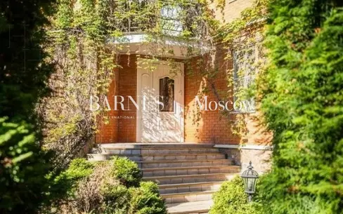 2-этажный коттедж 350 м² с отделкой