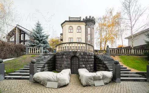 3-этажный коттедж 1 200 м² без отделки