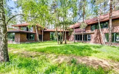 2-этажный коттедж 974 м² без отделки